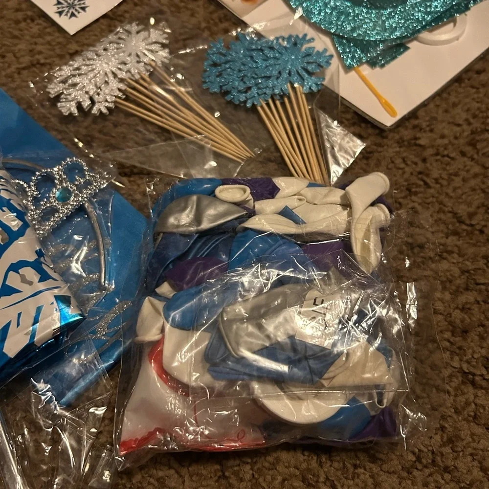 Winter Wonderland Party Supplies Set - Blue‎ and Silver